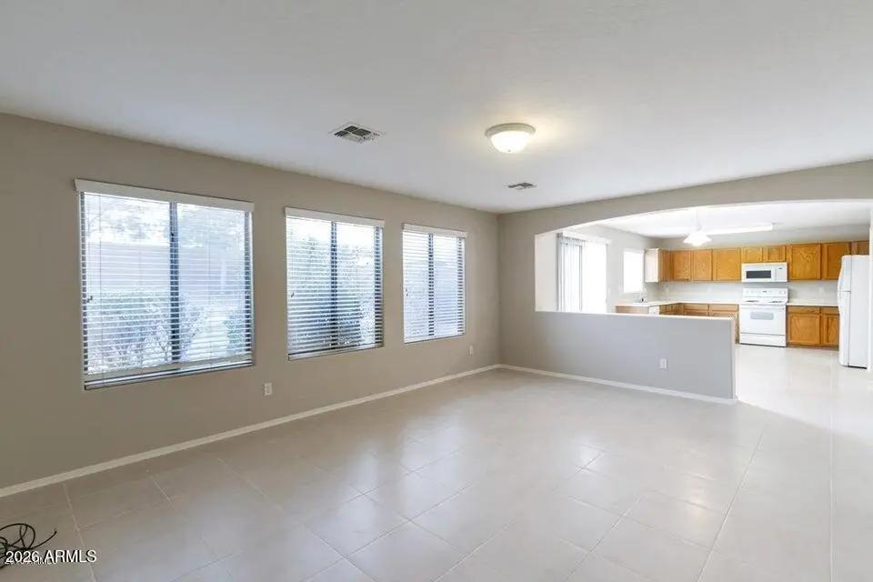 Real Estate Picture 4