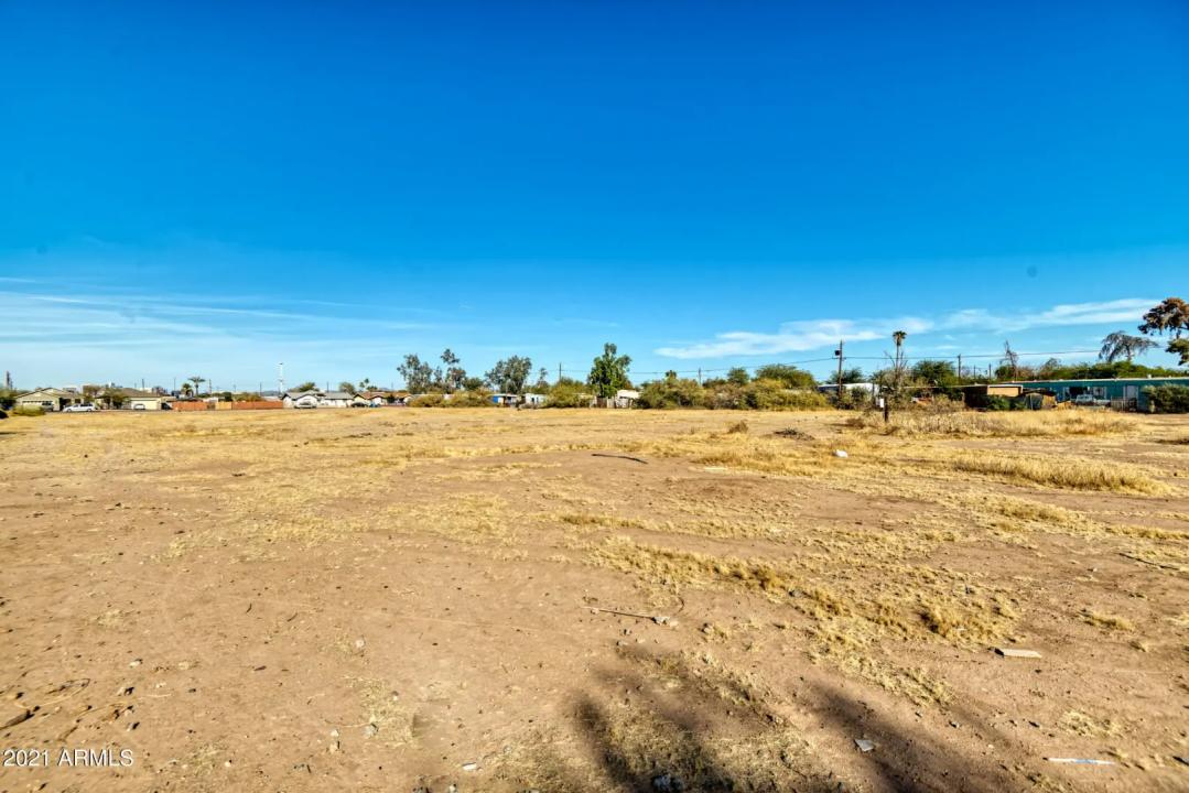 Real Estate Picture 14