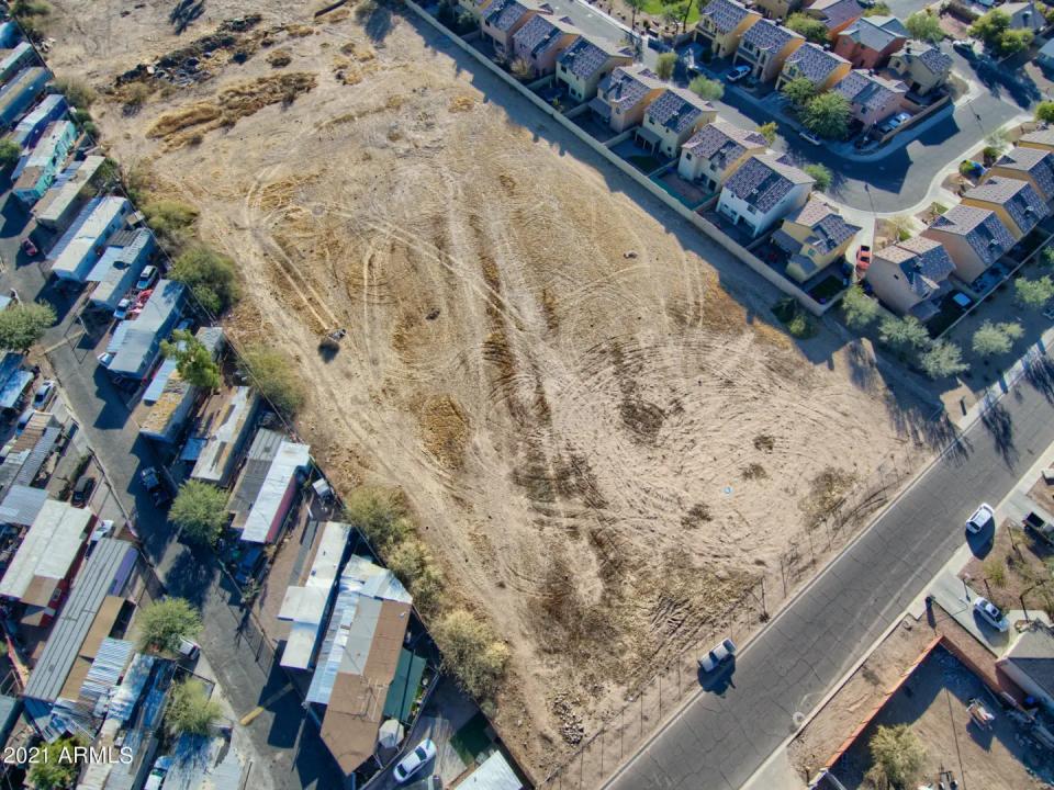 Real Estate Picture 3