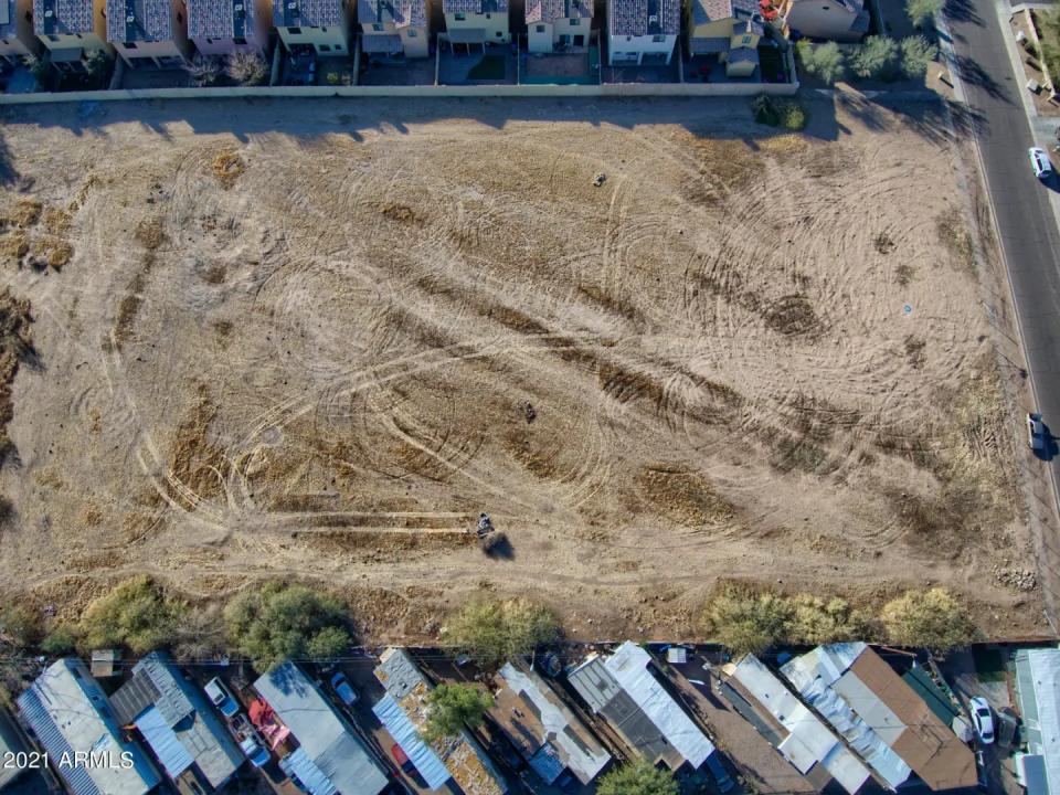 Real Estate Picture 5