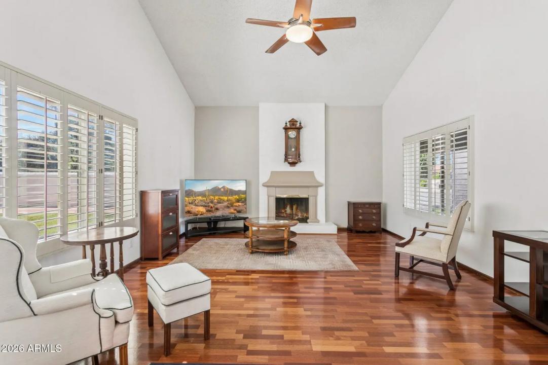 Real Estate Picture 3