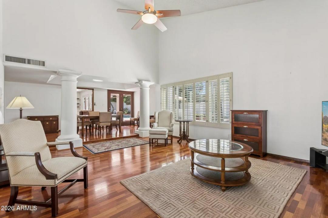 Real Estate Picture 14