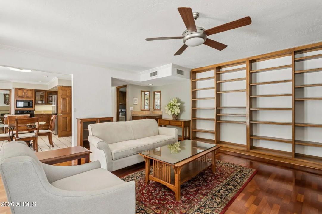 Real Estate Picture 24