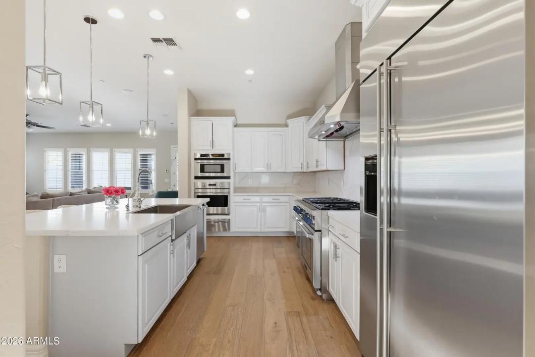 Real Estate Picture 4