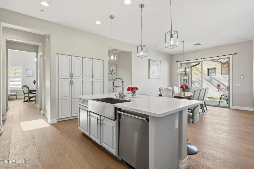 Real Estate Picture 8