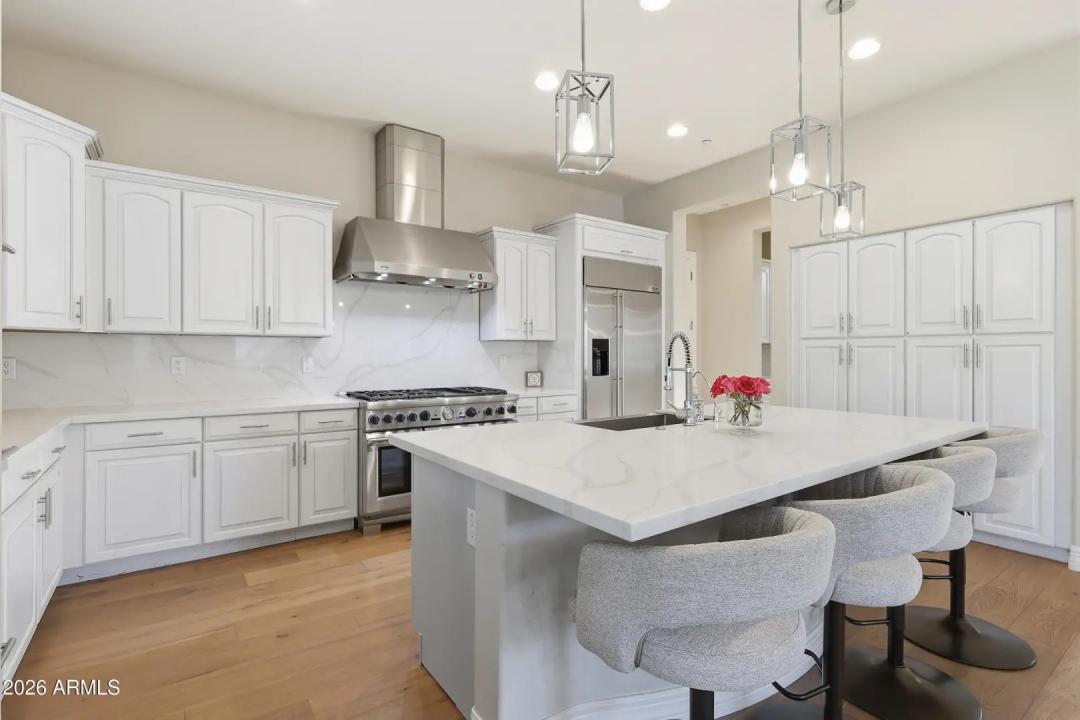 Real Estate Picture 9