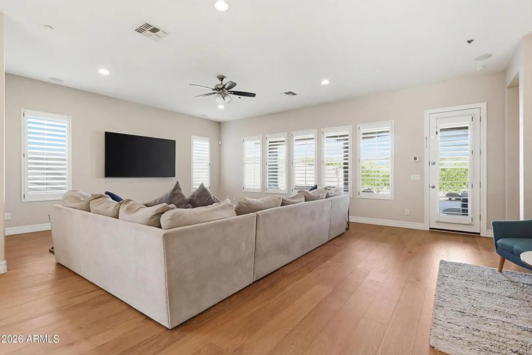 Real Estate Picture 13