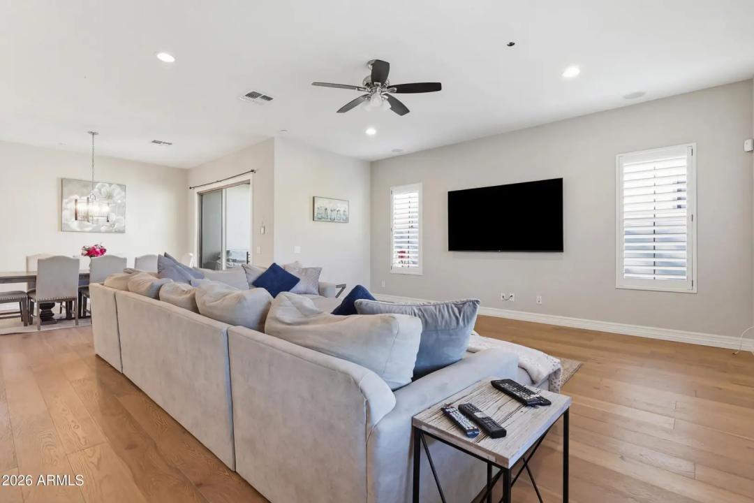 Real Estate Picture 14