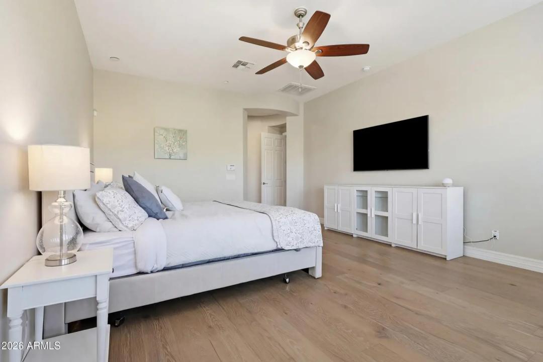 Real Estate Picture 25