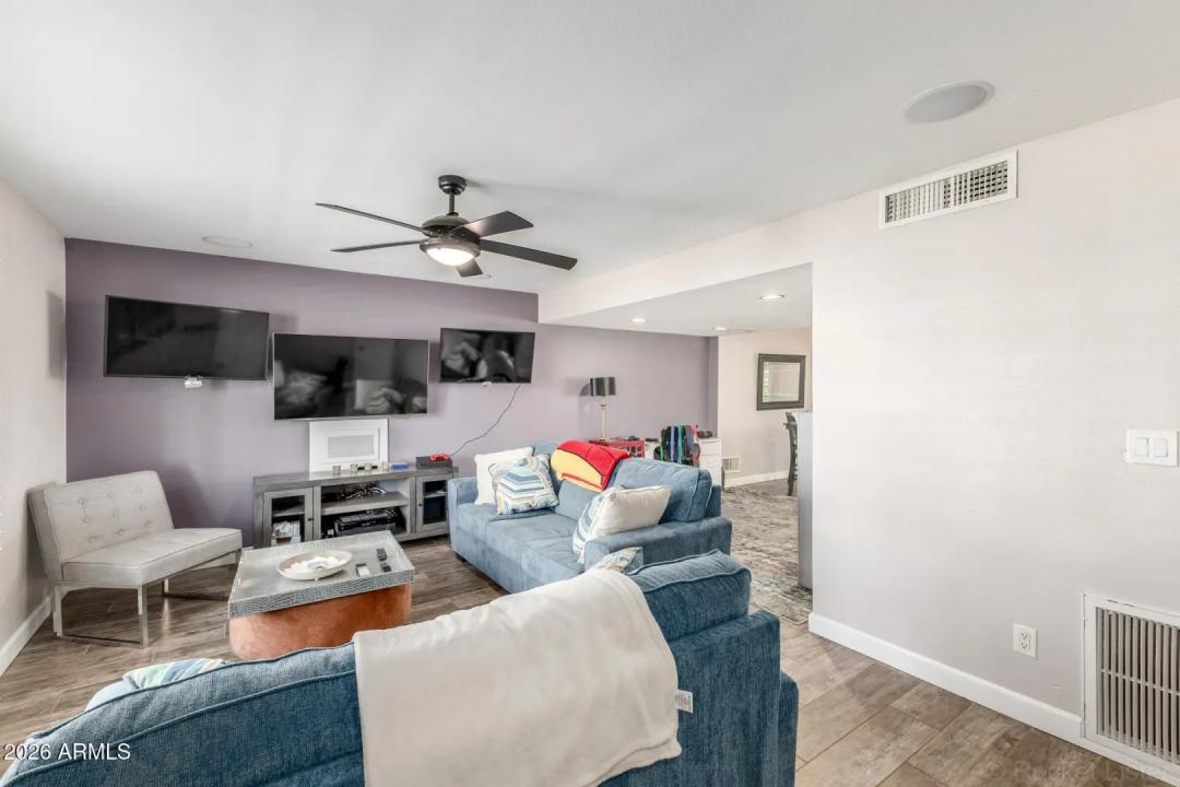 Real Estate Picture 3