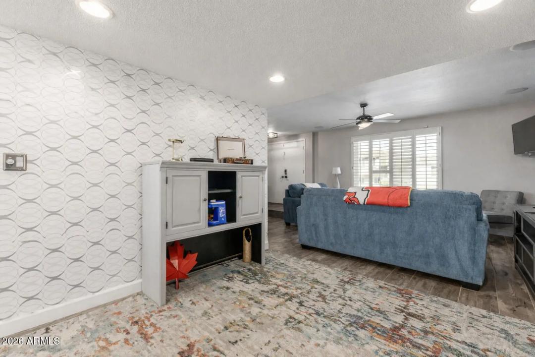 Real Estate Picture 7