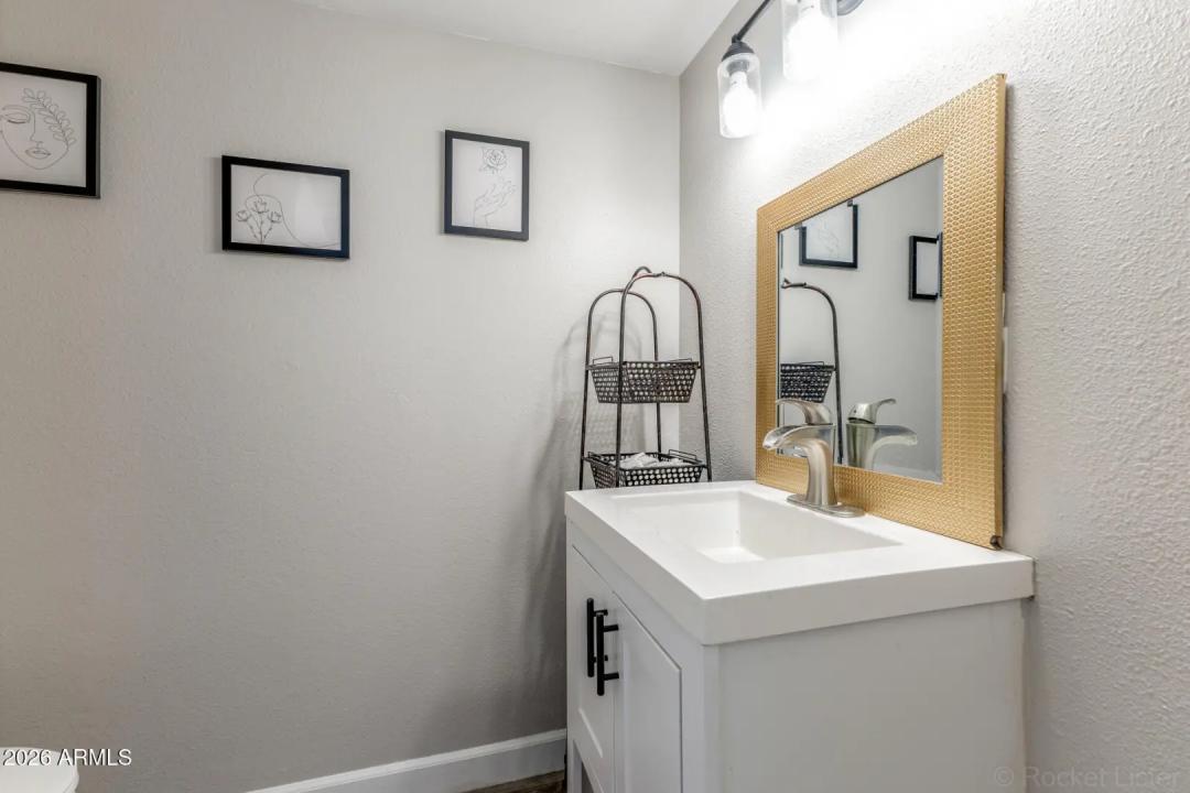 Real Estate Picture 11