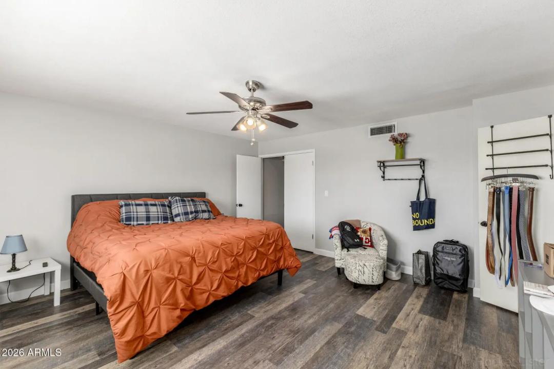 Real Estate Picture 13