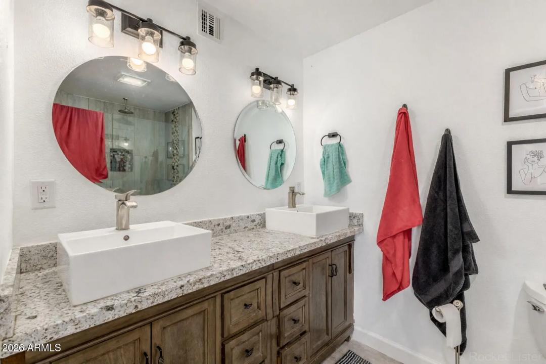 Real Estate Picture 14