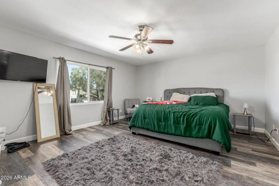 Real Estate Picture 16