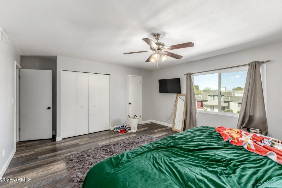 Real Estate Picture 17