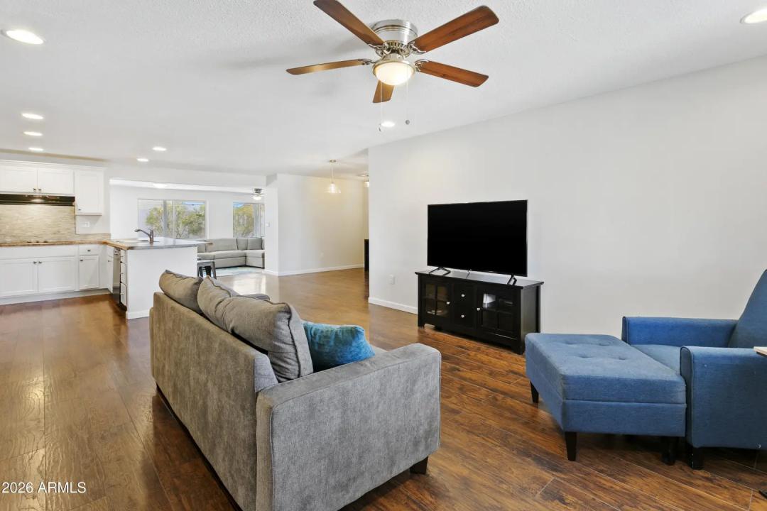 Real Estate Picture 5