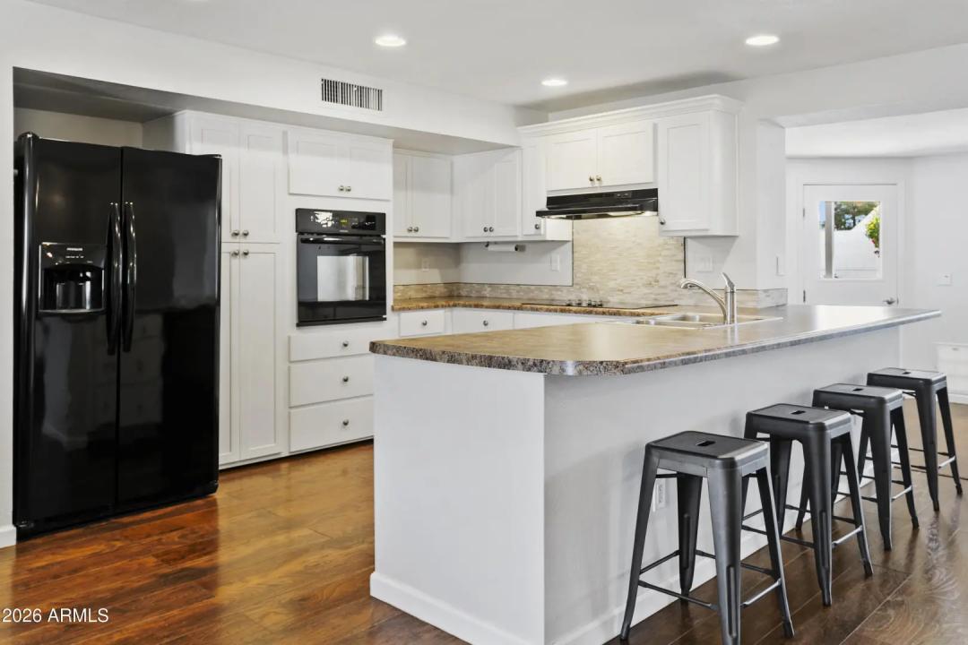 Real Estate Picture 8