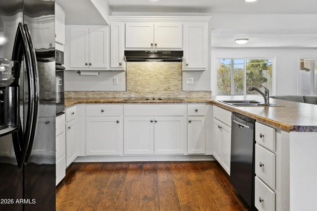 Real Estate Picture 9