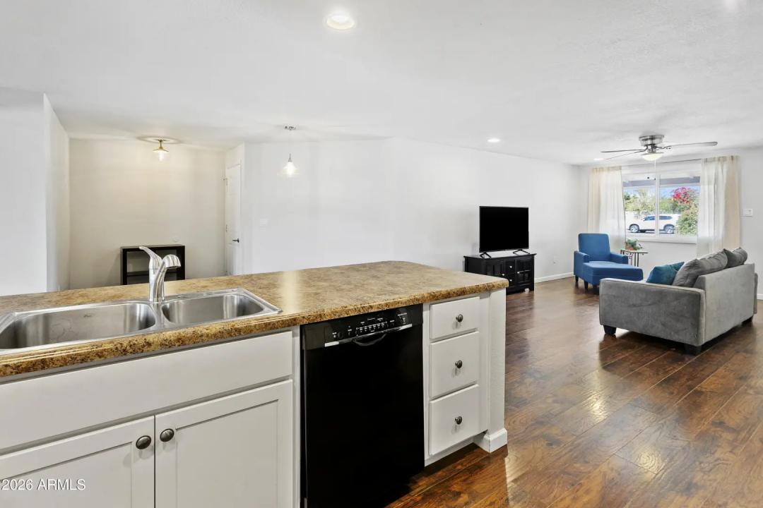 Real Estate Picture 11