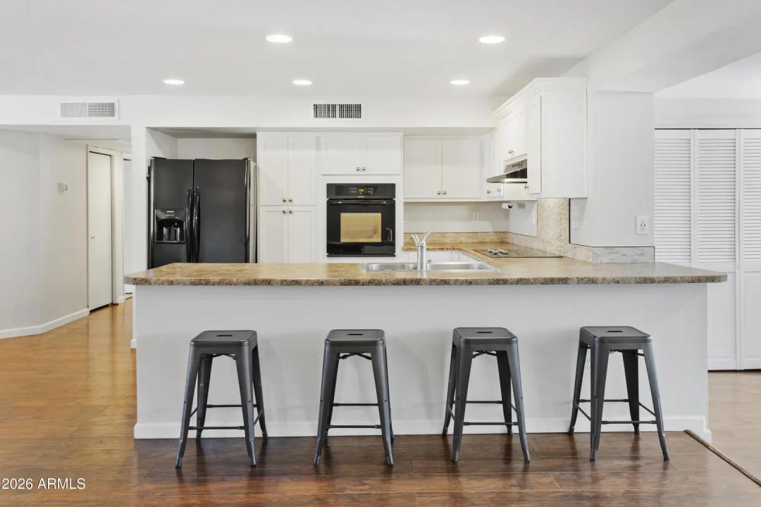 Real Estate Picture 12