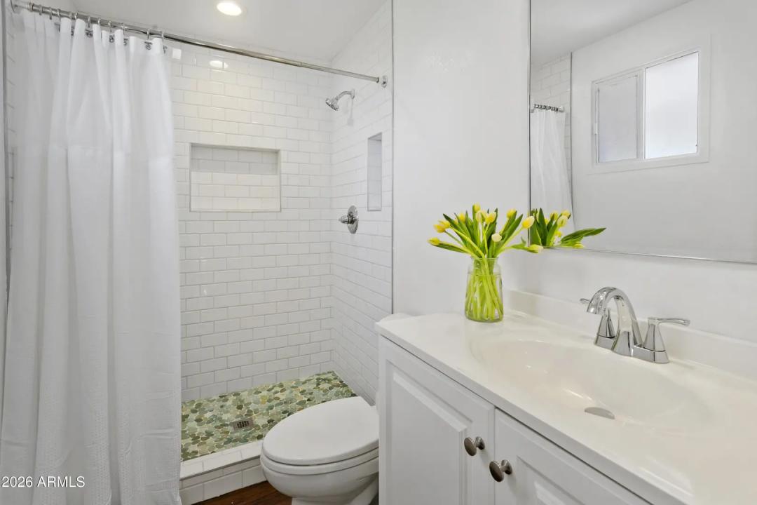 Real Estate Picture 19