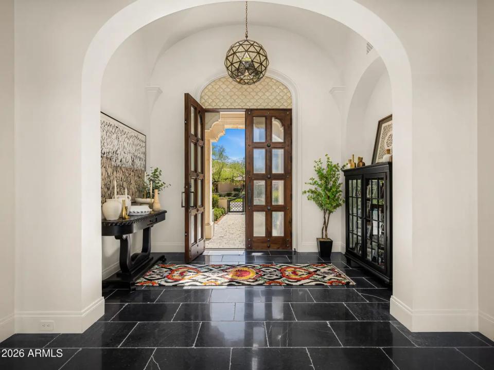 Real Estate Picture 3