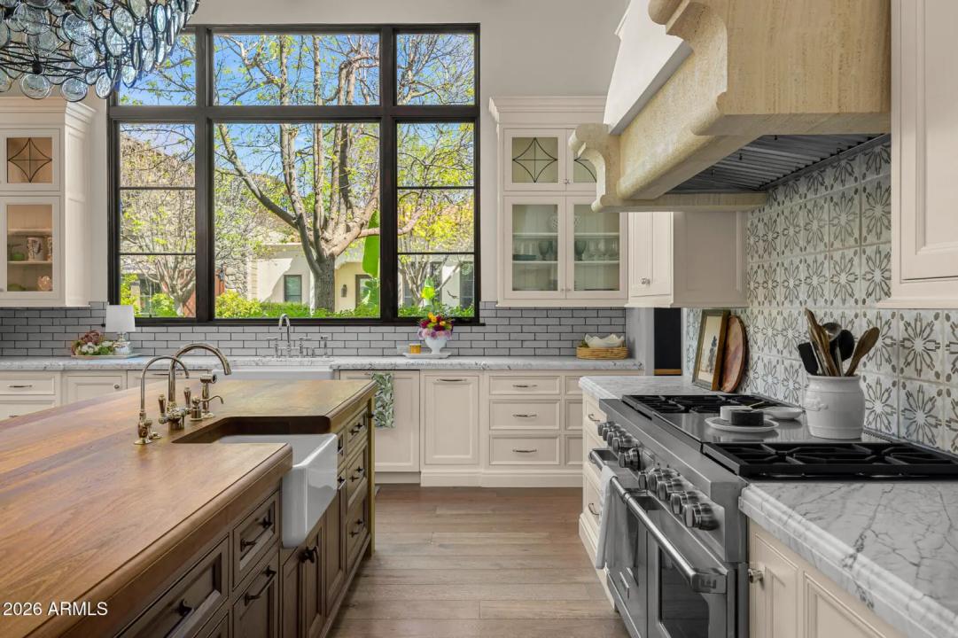 Real Estate Picture 7