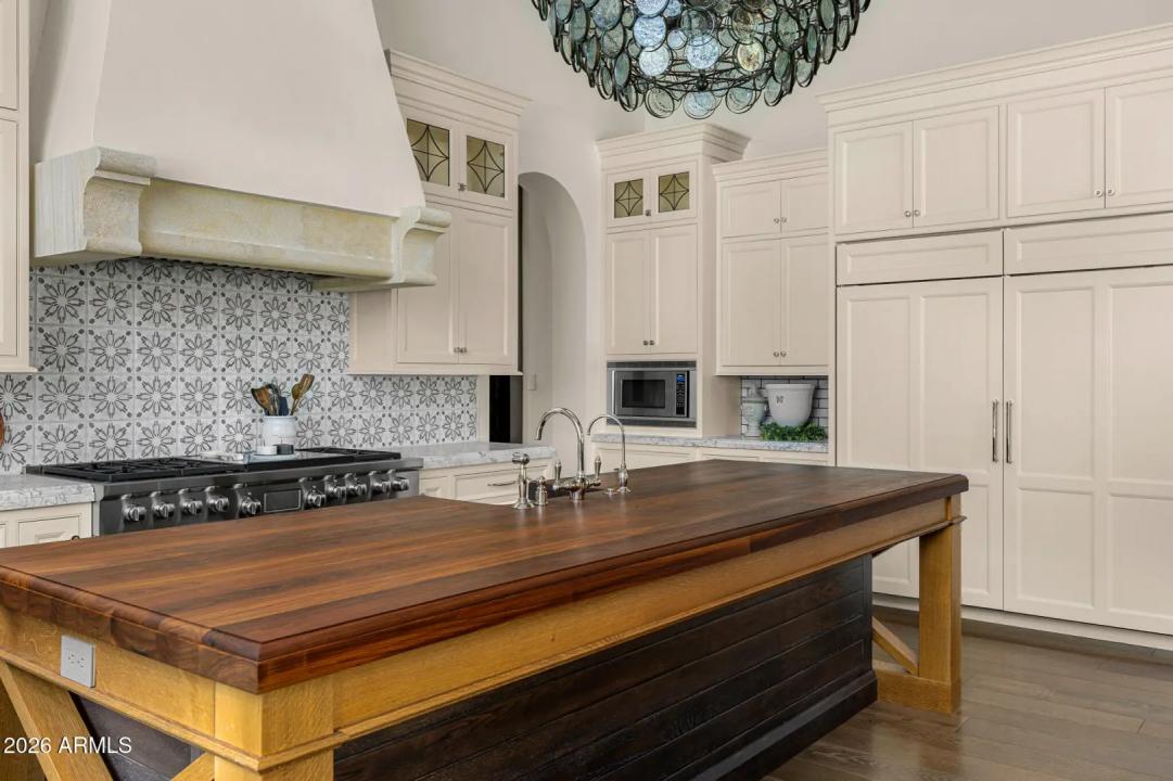 Real Estate Picture 6