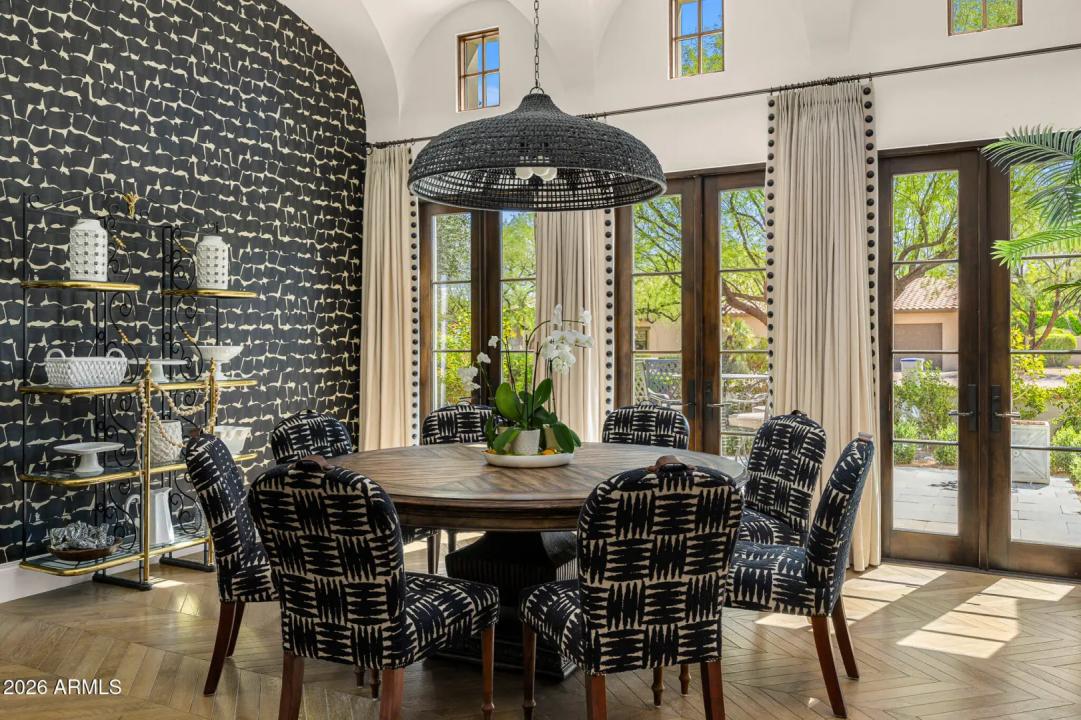 Real Estate Picture 4