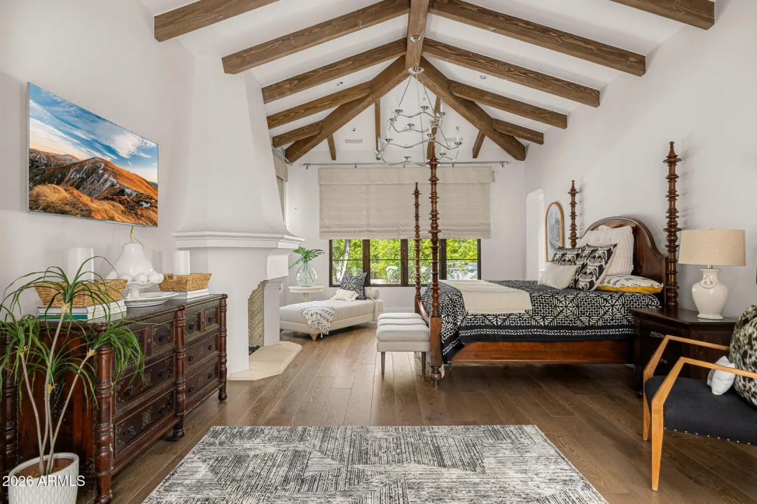 Real Estate Picture 12