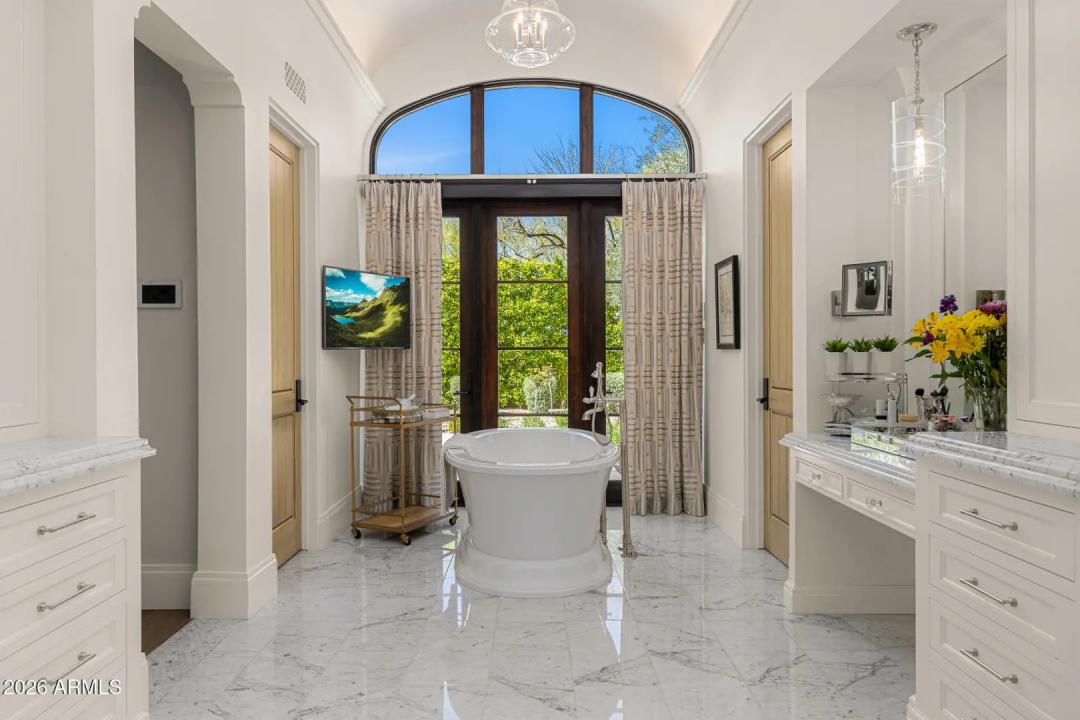 Real Estate Picture 13