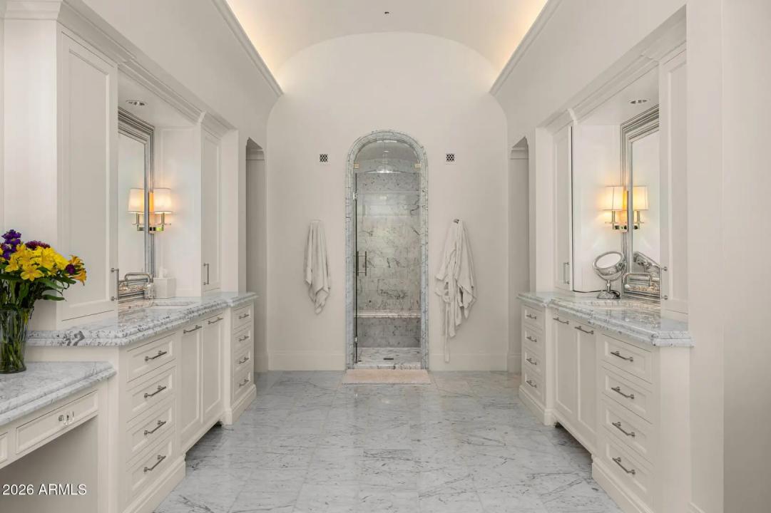 Real Estate Picture 14