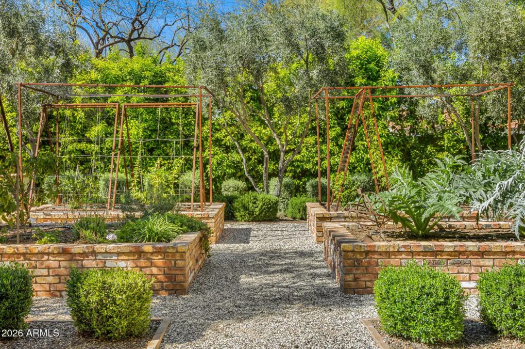 Real Estate Picture 23