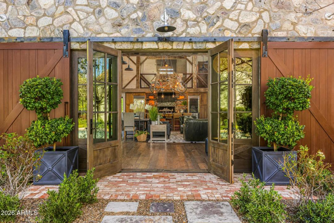 Real Estate Picture 30