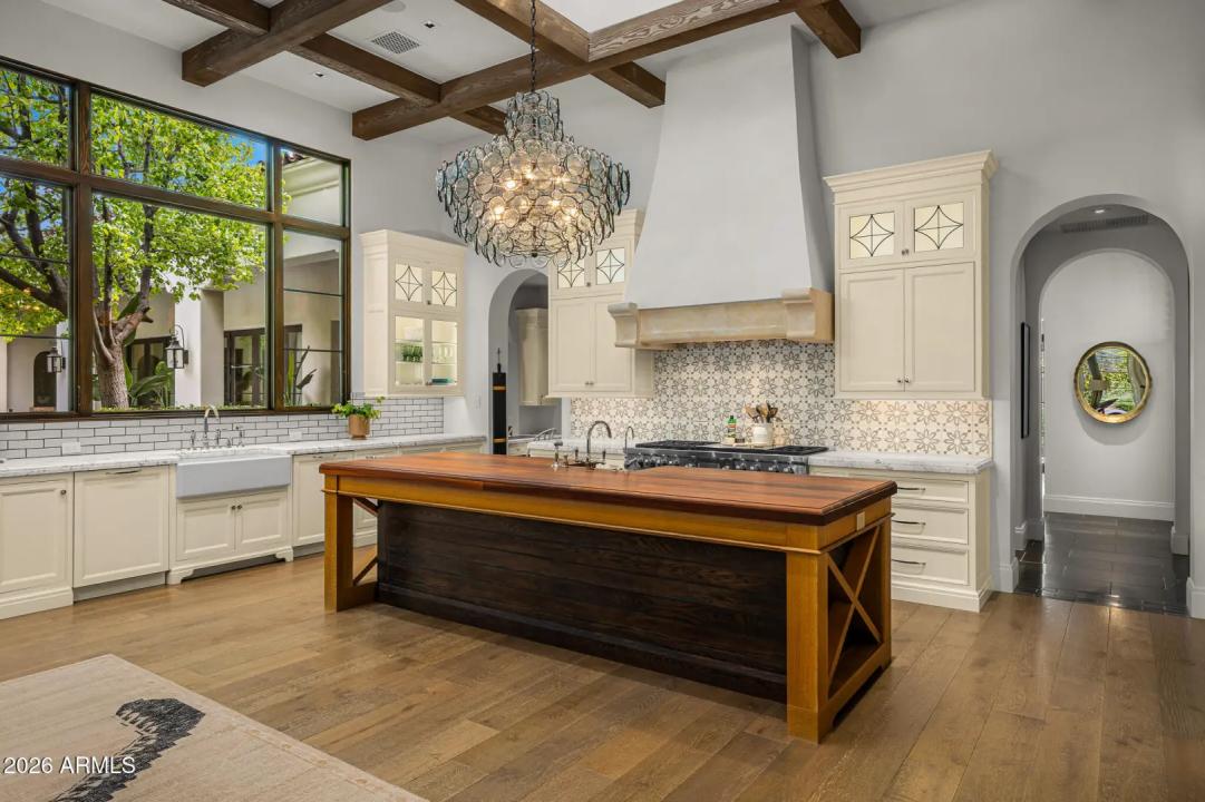 Real Estate Picture 5