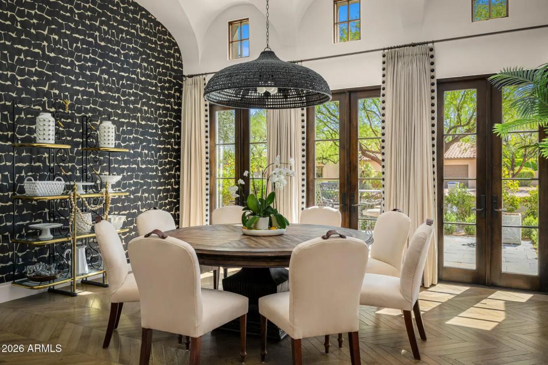 Real Estate Picture 4