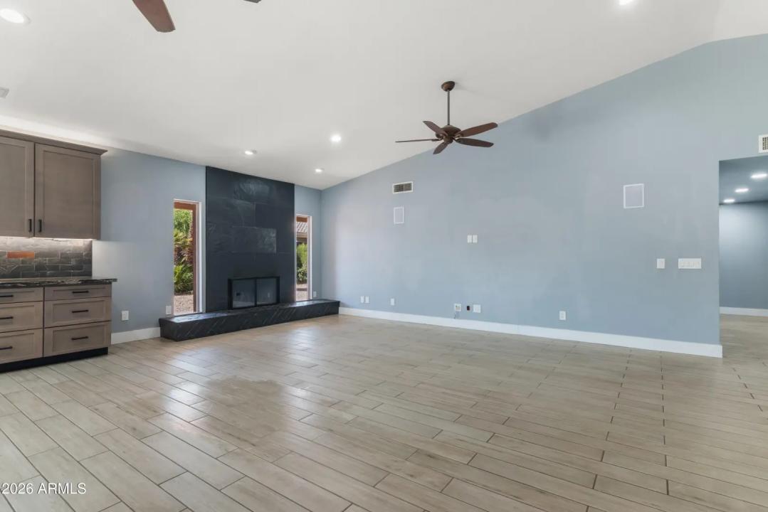 Real Estate Picture 11