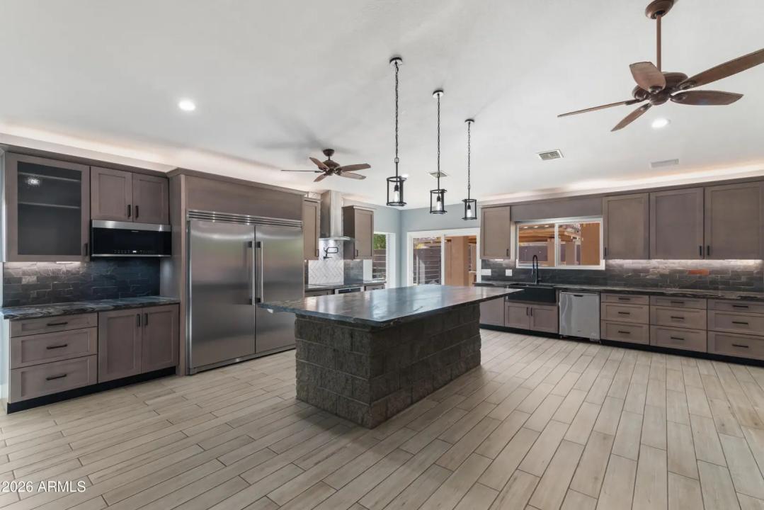 Real Estate Picture 14