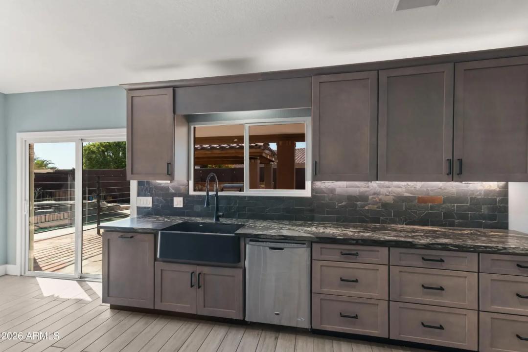 Real Estate Picture 17