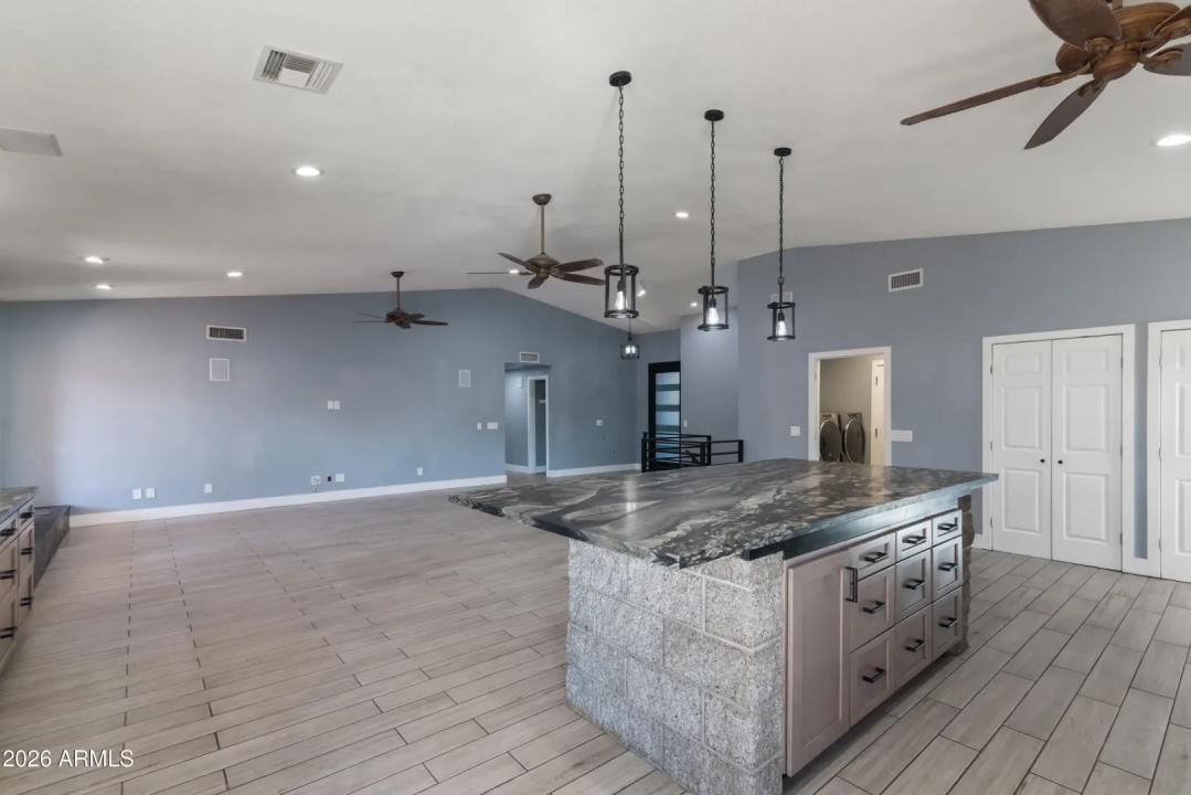 Real Estate Picture 18