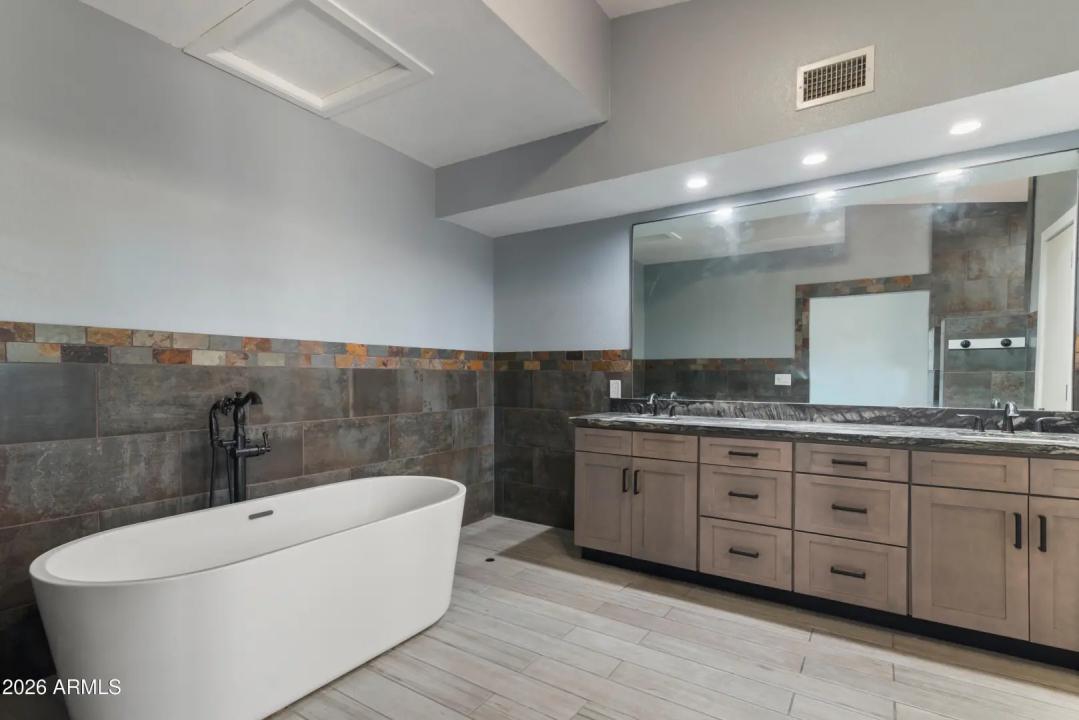 Real Estate Picture 22