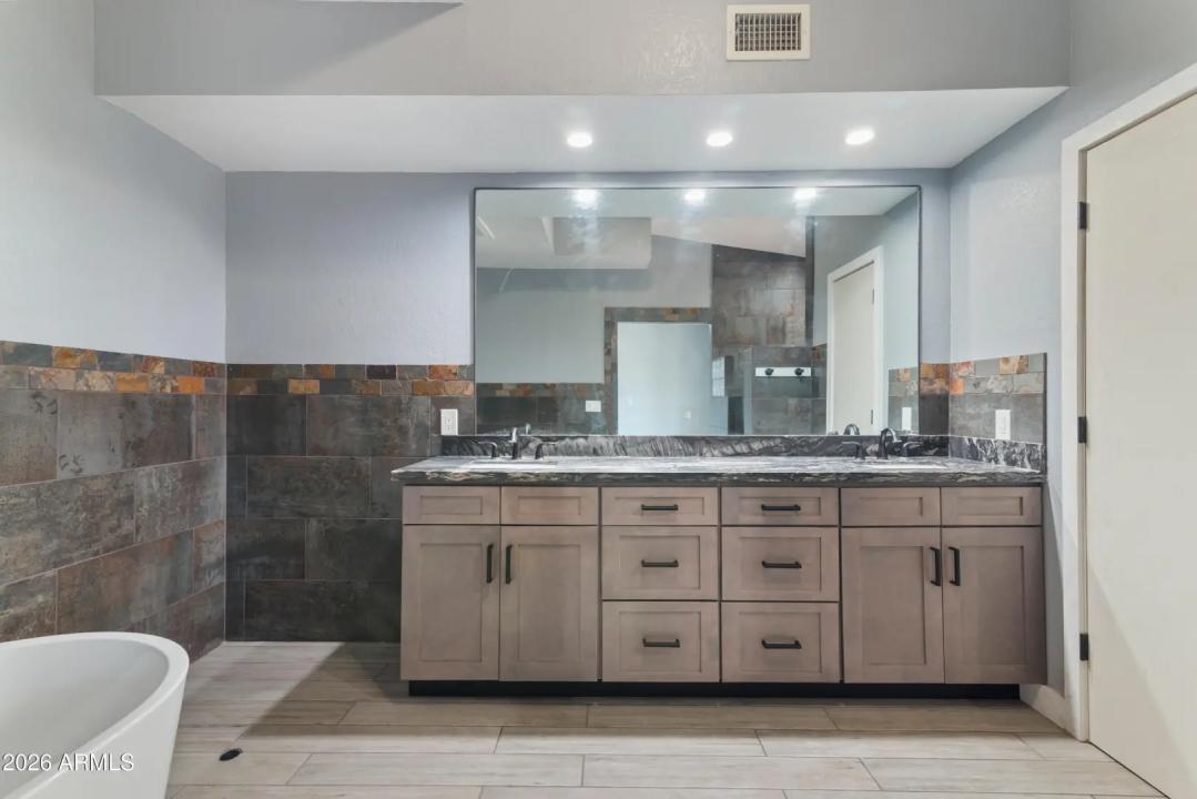 Real Estate Picture 23