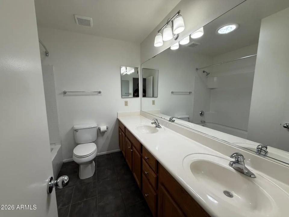 Real Estate Picture 14