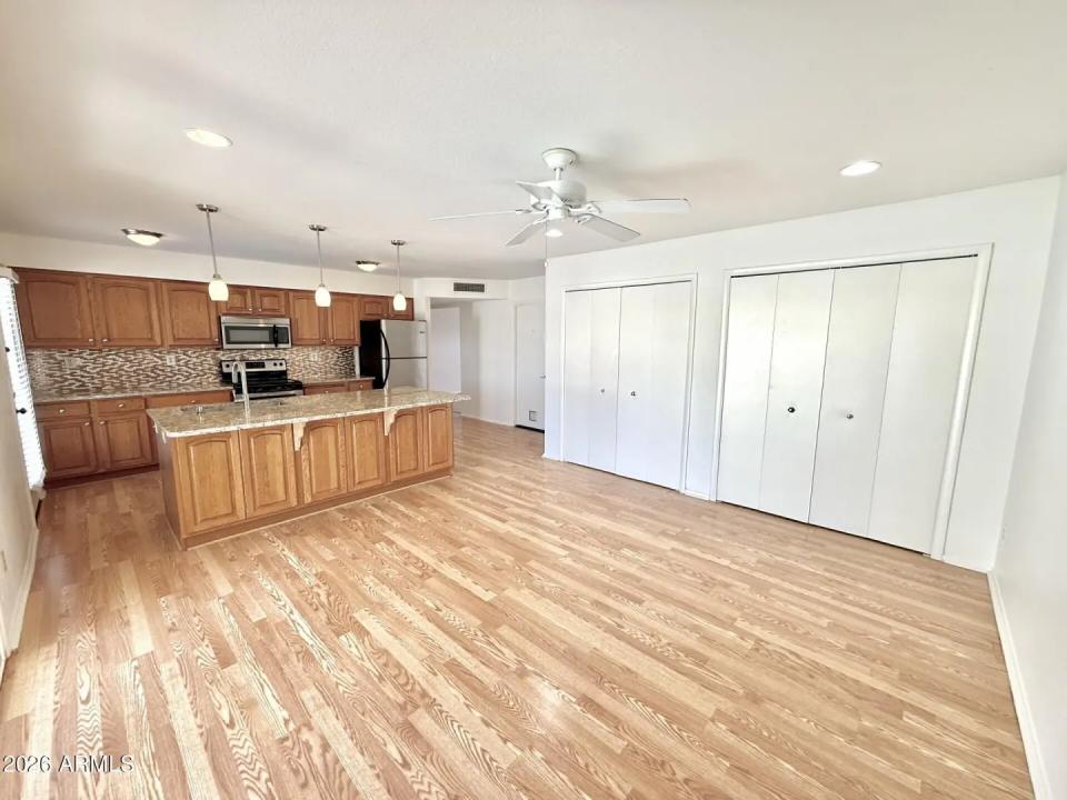 Real Estate Picture 4