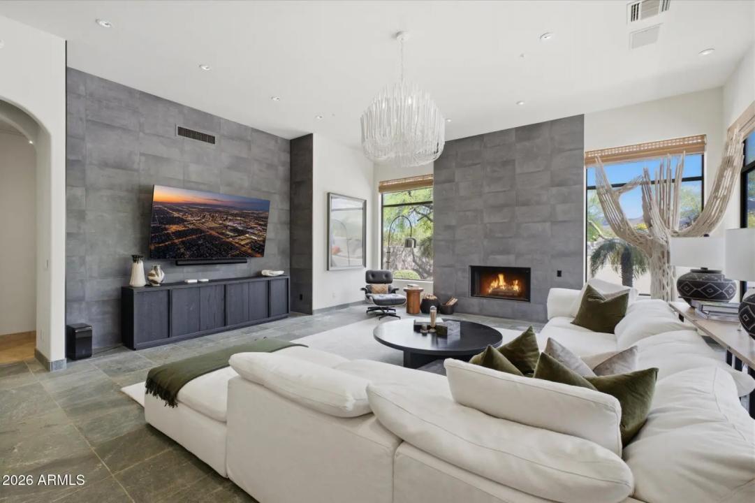 Real Estate Picture 14