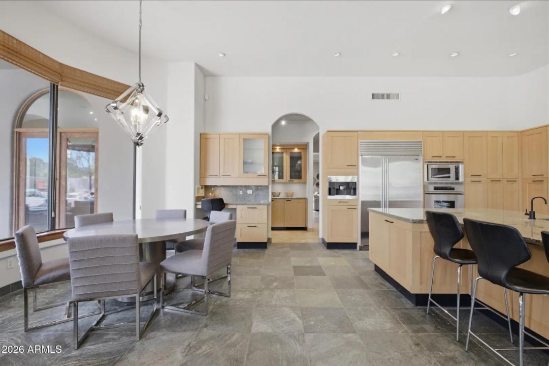 Real Estate Picture 16