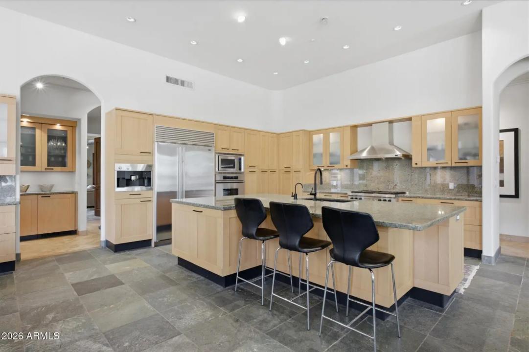 Real Estate Picture 17