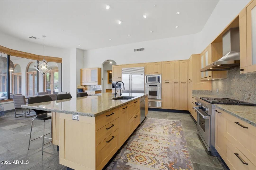 Real Estate Picture 18