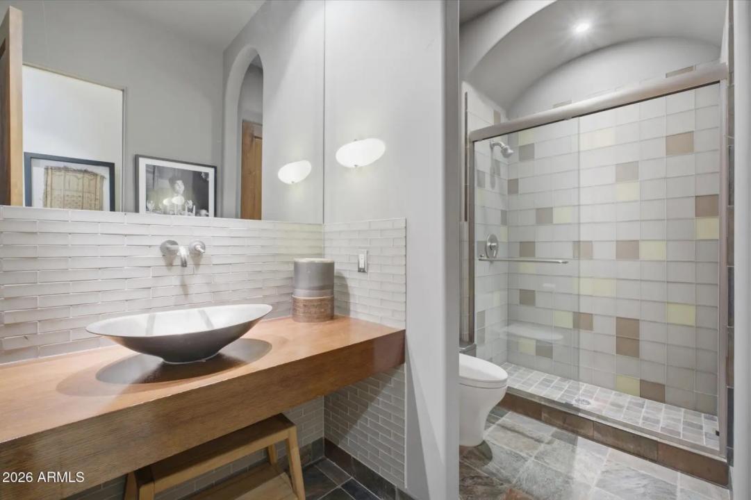 Real Estate Picture 23